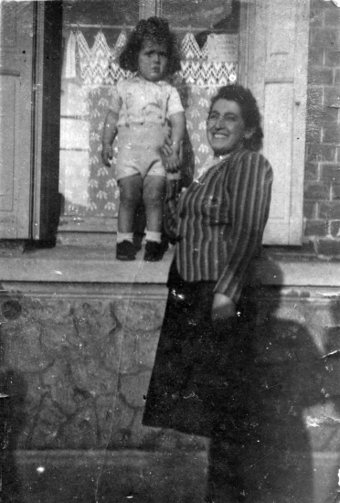 Perla Lewkowitz and her son Michel. They died together in Auschwitz